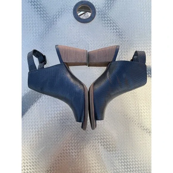 Ugg Audrey Exotic Dressy Black Leather Ankle Strap Heeled Sandals Size 7 - Picture 4 of 10